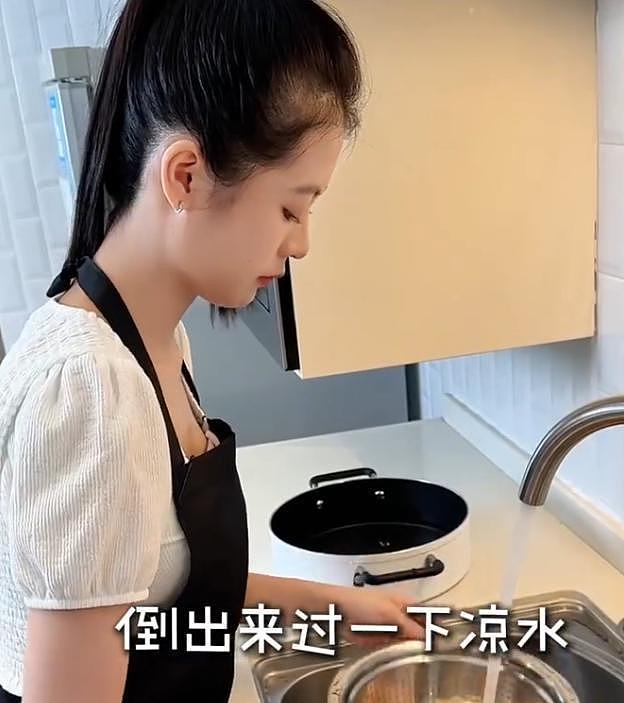 翁虹16岁女儿准备出道，酷爱做美食，遗传了妈妈的高颜值（组图） - 11