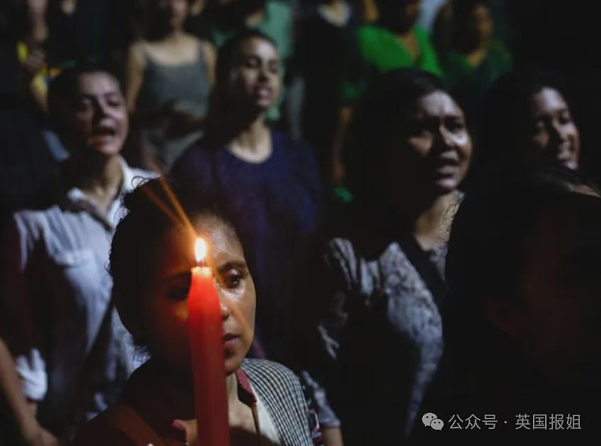 31岁女医生遭假警察轮奸杀害，生前刚连续加班36小时！印度30万医护炸了......（组图） - 20