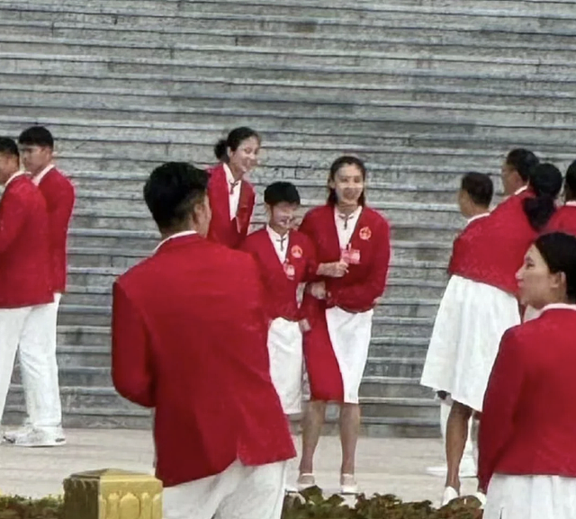 表彰大会路透：全红婵鞋不合脚，张雨霏吴艳妮惊艳，郑钦文很开心（组图） - 9