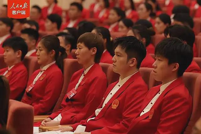 表彰大会结束后：马龙陈若琳张雨霏一起聚餐，王楚钦喝得脸通红（组图） - 7