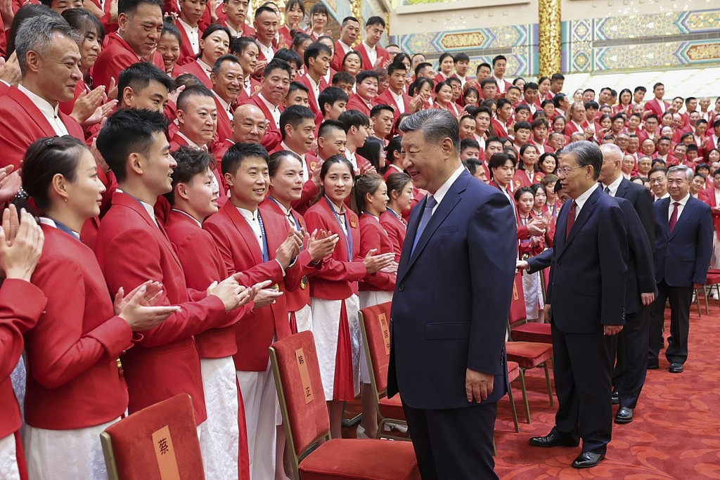 郑钦文被习主席叫出名字“很开心”，李雯雯获赞“女霸王”（视频/组图） - 2