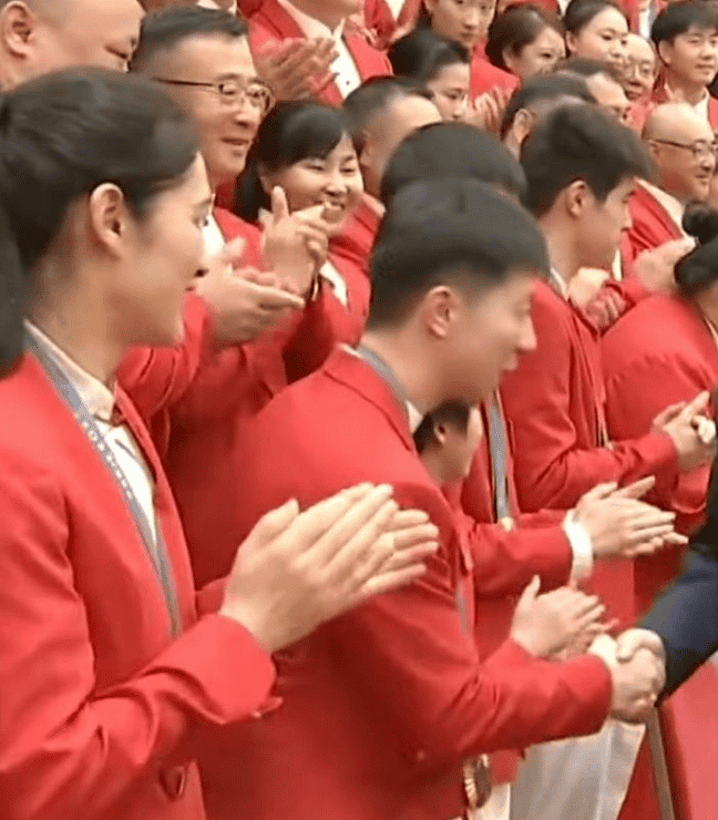 表彰大会结束后！马龙王楚钦陈若琳张雨霏聚餐，神秘老头身份曝光（组图） - 6