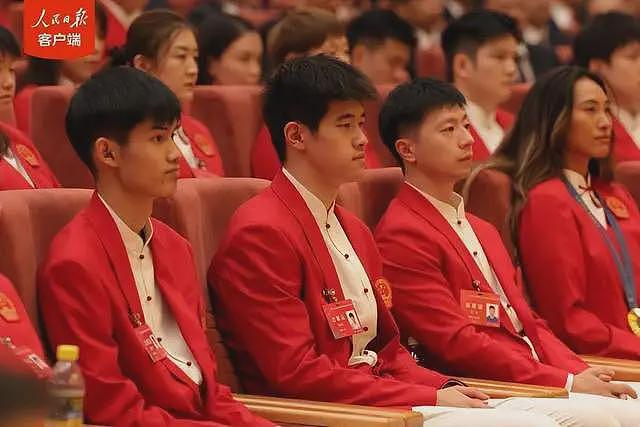 表彰大会结束后：马龙陈若琳张雨霏一起聚餐，王楚钦喝得脸通红（组图） - 6