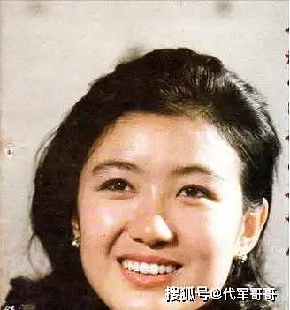 央视“第一美女”：事业巅峰赴港生子，两婚两离，如今过得咋样？（组图） - 7