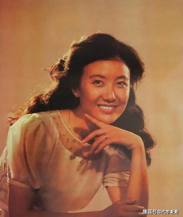 央视“第一美女”：事业巅峰赴港生子，两婚两离，如今过得咋样？（组图） - 30