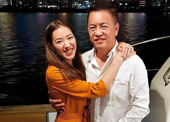 刘伊心传婚变！和64岁老公写离婚协议，3胎女儿刚出生不久（组图） - 1