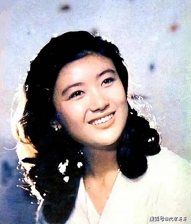 央视“第一美女”：事业巅峰赴港生子，两婚两离，如今过得咋样？（组图） - 31