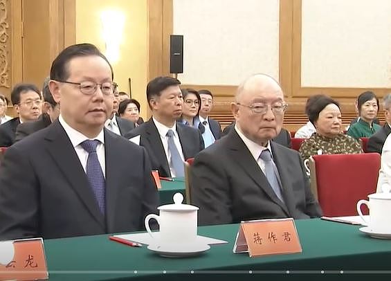 邓小平120周年冥诞：邓家后人齐亮相，嫡孙邓卓棣惹关注（组图） - 5