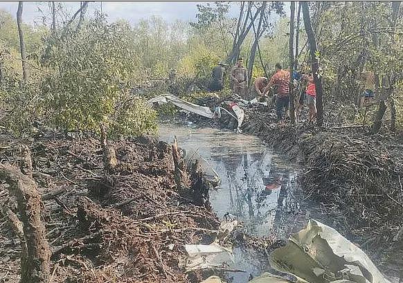 全员死亡！飞机空中爆炸，残肢陷泥沼，遍地碎片！5名中国人遇难...（视频/组图） - 3