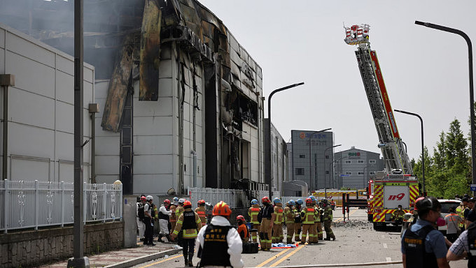 致17中国工人死亡！南韩电池厂大火调查，厂方涉欺瞒安检不良產品起火（组图） - 1