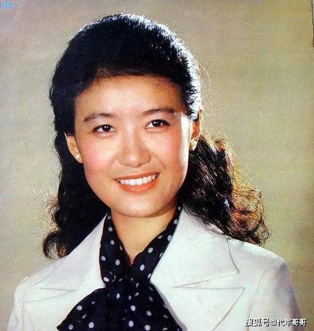 央视“第一美女”：事业巅峰赴港生子，两婚两离，如今过得咋样？（组图） - 19