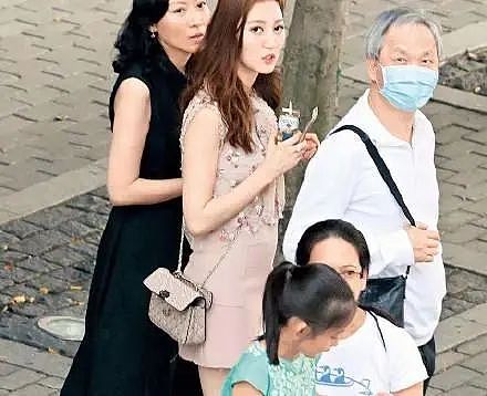 恭喜成功离婚！不生孩子就分手，拿走3亿赡养费？重新钓富豪流连富二代？（组图） - 9