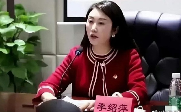 “燉鹿鞭、发裸照”！美女局长舅妈连睡3男，外甥不满被当“工具人”曝出劲爆内容，三观尽毁（组图） - 1