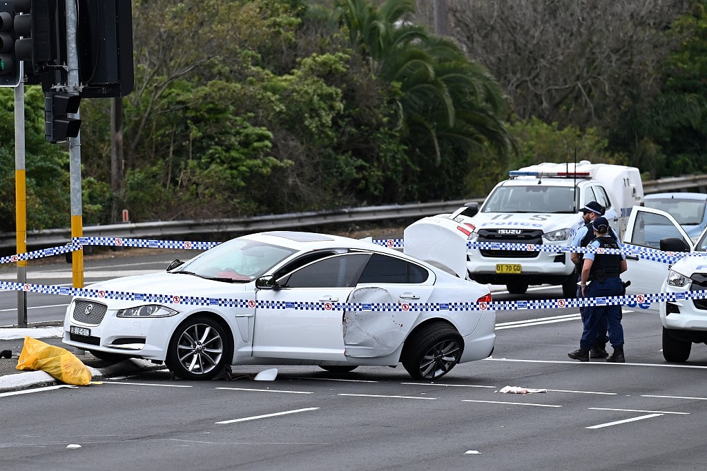 悉尼汉撞车后再持刀伤6人！警手腕严重割伤转用电枪制伏（组图） - 2