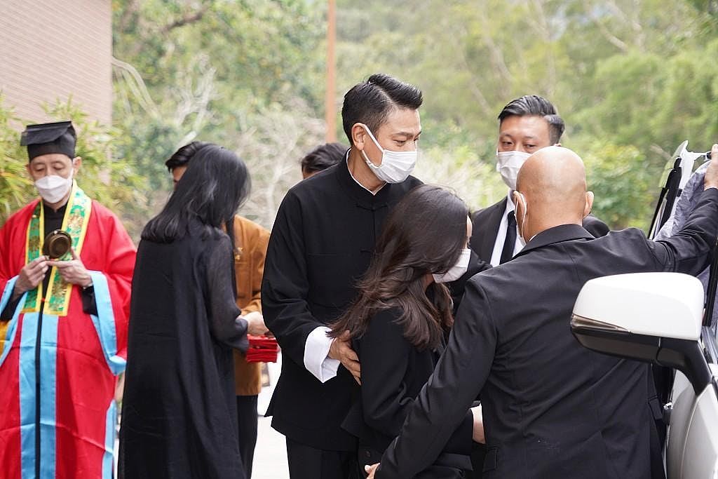 刘德华与12岁女儿西环茶餐厅遭偶遇，天王爱女心切甘愿守女厕门口（组图） - 3