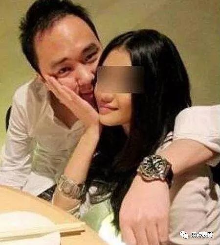 父女当众接吻！一起洗澡令人不适，被网友狠批惹争议？老婆被曝插足改名换姓？（组图） - 48