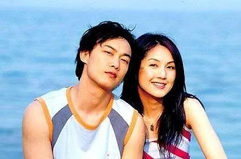 TVB男神无法生子！为救癌妻下乡商演，恩爱27年终于结婚！今变大小眼颜值崩坏（组图） - 18