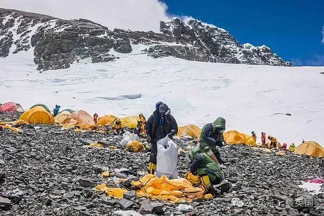 震撼！珠峰恶臭四溢已变成'屎山'，官方：所有人必须亲自把自己的便便带下山（组图） - 20