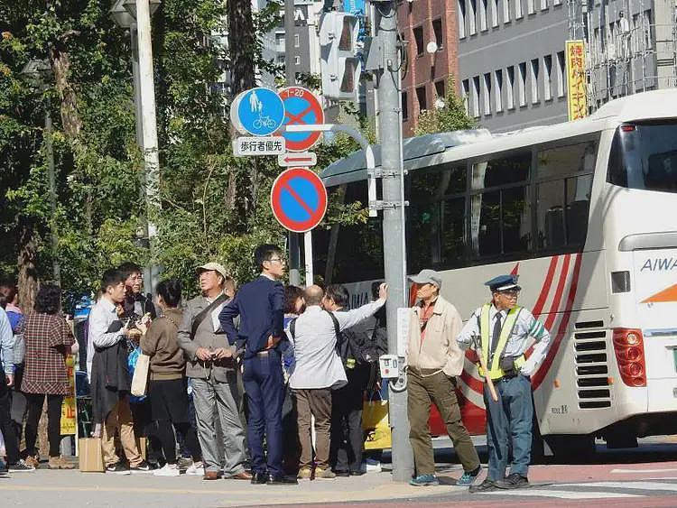 成田机场一名中国男性朝公务人员脸上吐口水，被日本警方正式逮捕（组图） - 5