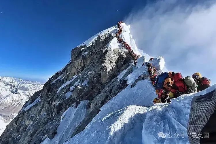 震撼！珠峰恶臭四溢已变成'屎山'，官方：所有人必须亲自把自己的便便带下山（组图） - 6