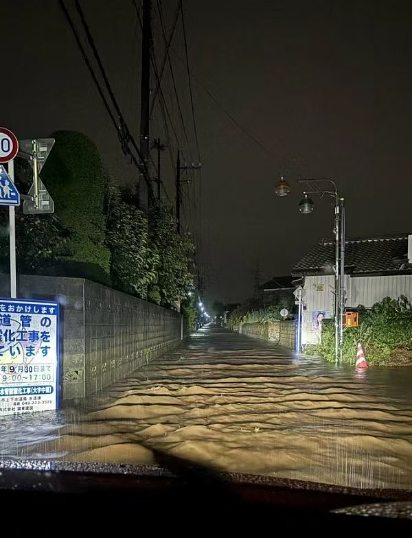 台风珊珊已致日本6死128伤！交通瘫痪水漫金山！上海今年高温日数将超过50...（组图） - 11