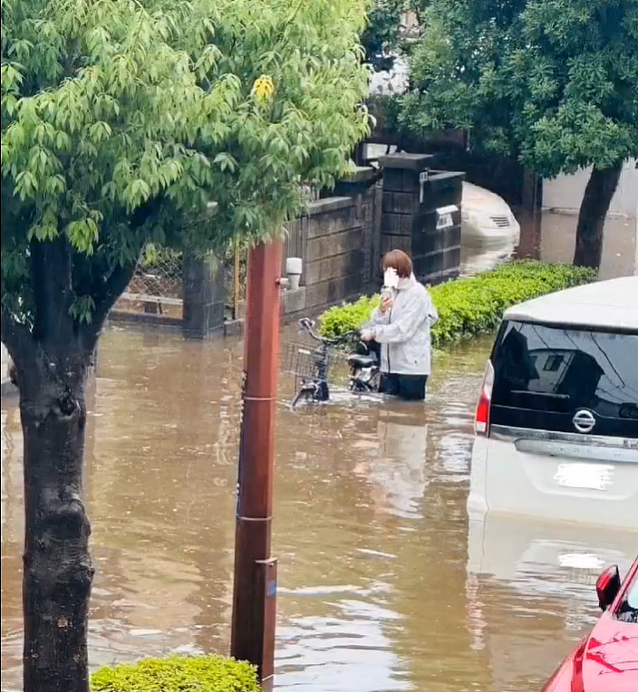 台风珊珊已致日本6死128伤！交通瘫痪水漫金山！上海今年高温日数将超过50...（组图） - 10