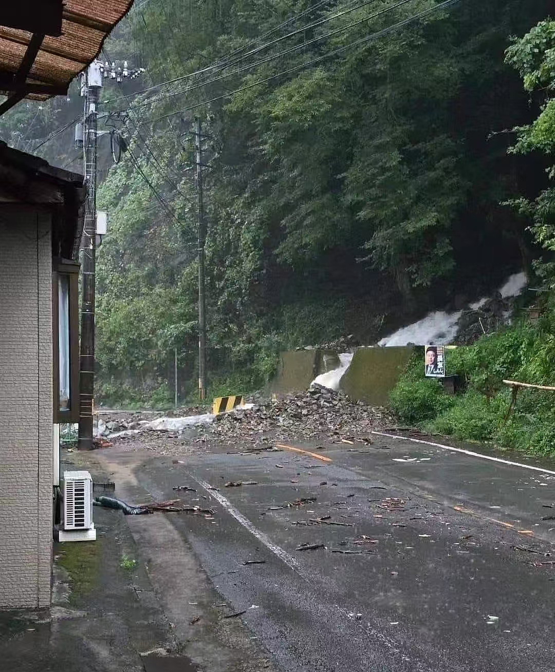 台风珊珊已致日本6死128伤！交通瘫痪水漫金山！上海今年高温日数将超过50...（组图） - 32