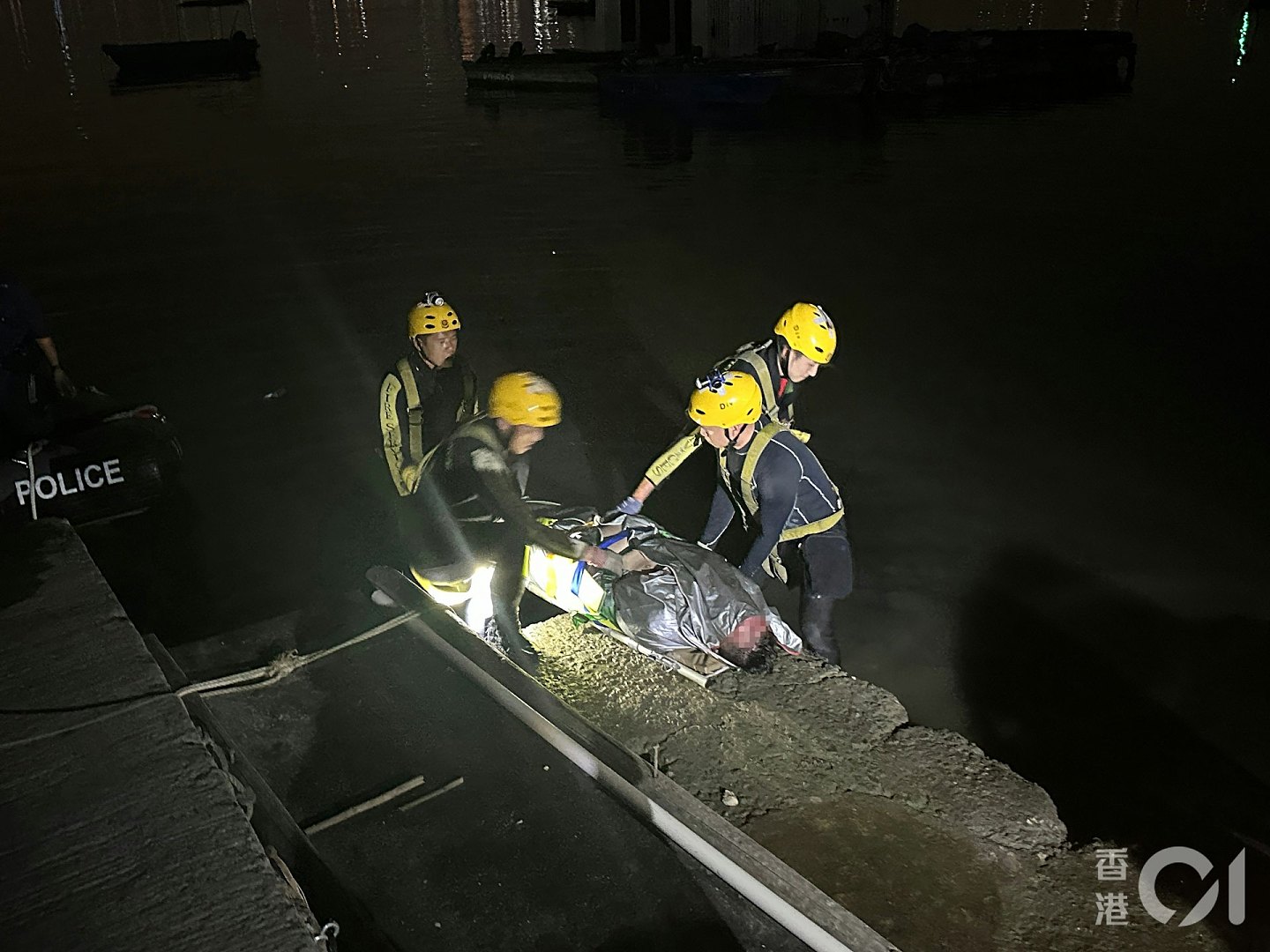 深圳湾大桥车冲落海！于水底寻获涉事车辆，司机被困昏迷送院不治（组图） - 7