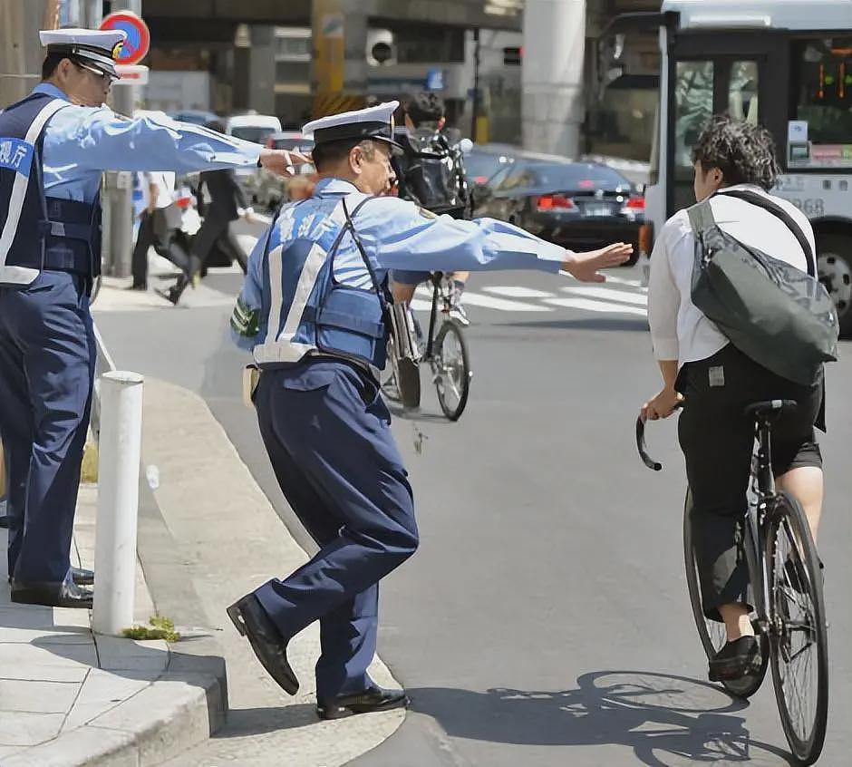 日本杀人犯逃亡后整容，因太帅了走红，大量女粉丝为其应援求情（组图） - 5