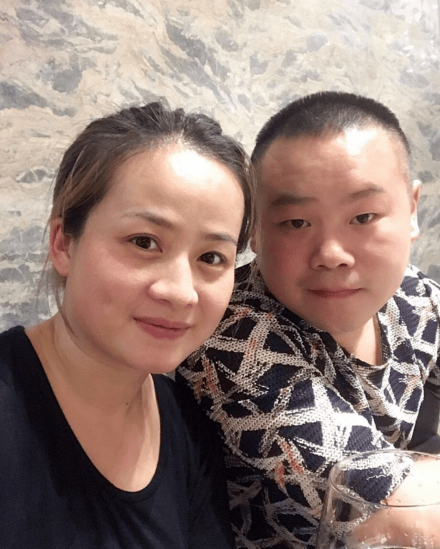 岳云鹏夫妇布里斯班被偶遇，郑敏发福体重飙至160斤，越来越像师娘王惠（组图） - 10