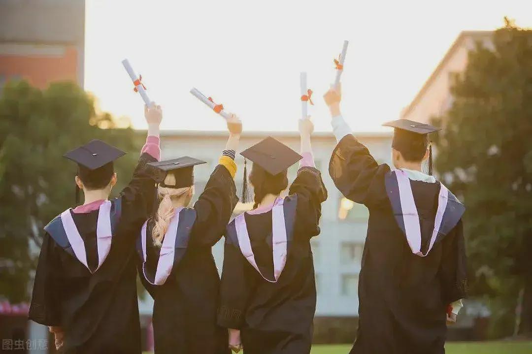 大量中国申请人被澳洲抛弃，留学生成牺牲品 ！智囊团推进限制留学生人数政策，但政府的钱袋子要空了...（组图） - 13