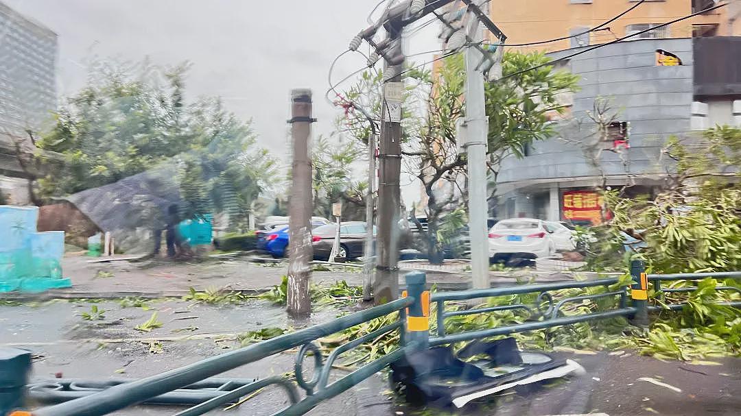 4500人滞留港口，机场航班全部取消！“摩羯”过境，中国沿海住宅区出现海水倒灌，网友：楼在晃…（组图） - 11