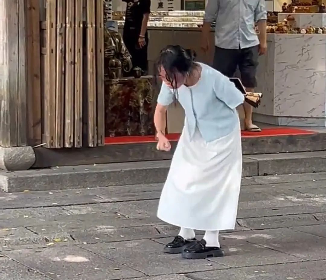 全网疯传“上海地铁女子发疯37秒”视频，背后藏着残酷的现实之痛（组图） - 10