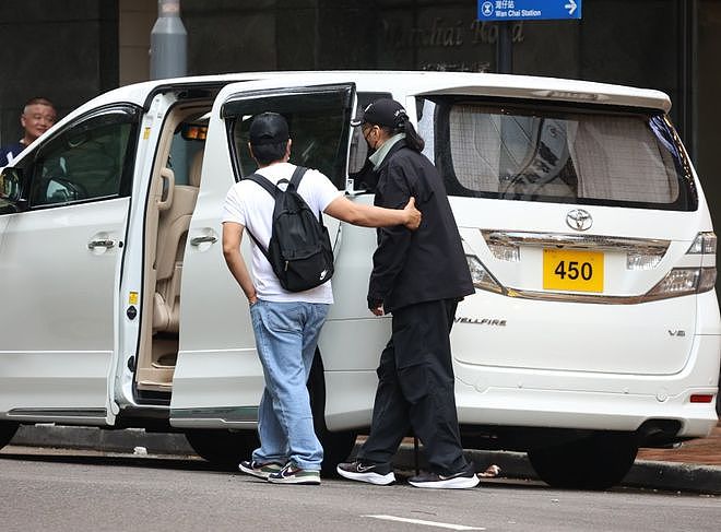 87岁谢贤消失2年现身街头找厕所，4名工人在旁，王菲上个月曾探望（组图） - 10