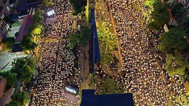 台湾大集结挺柯文哲！人潮汹涌，空拍画面太震撼（图） - 1