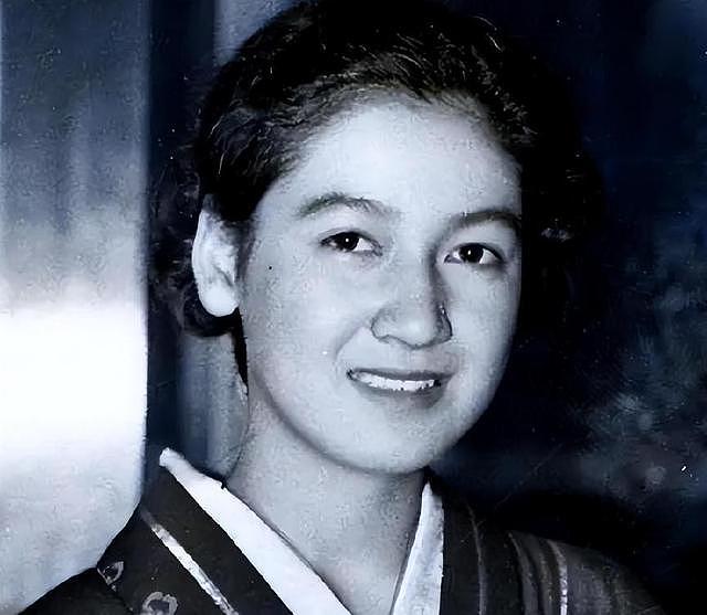 麦克阿瑟在日本生活有多爽？日本绝色女神作陪，天皇像他儿子（组图） - 8