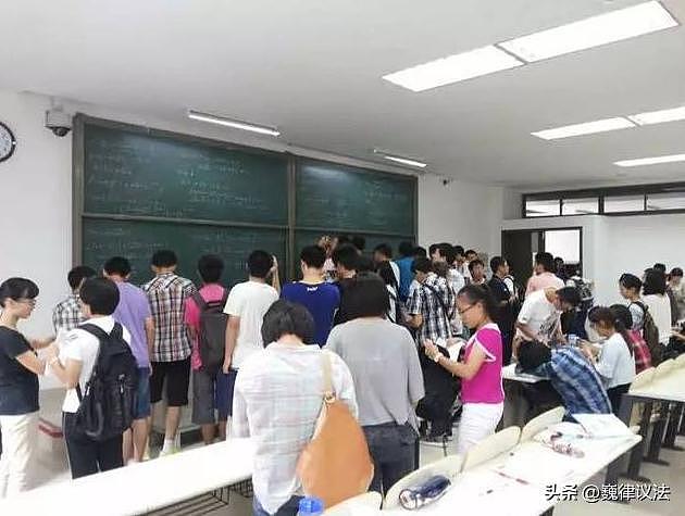 上海财经大学女学生被教授锁车内侵犯，手伸进下体太粗暴，看聊天记录：毁三观（组图） - 4