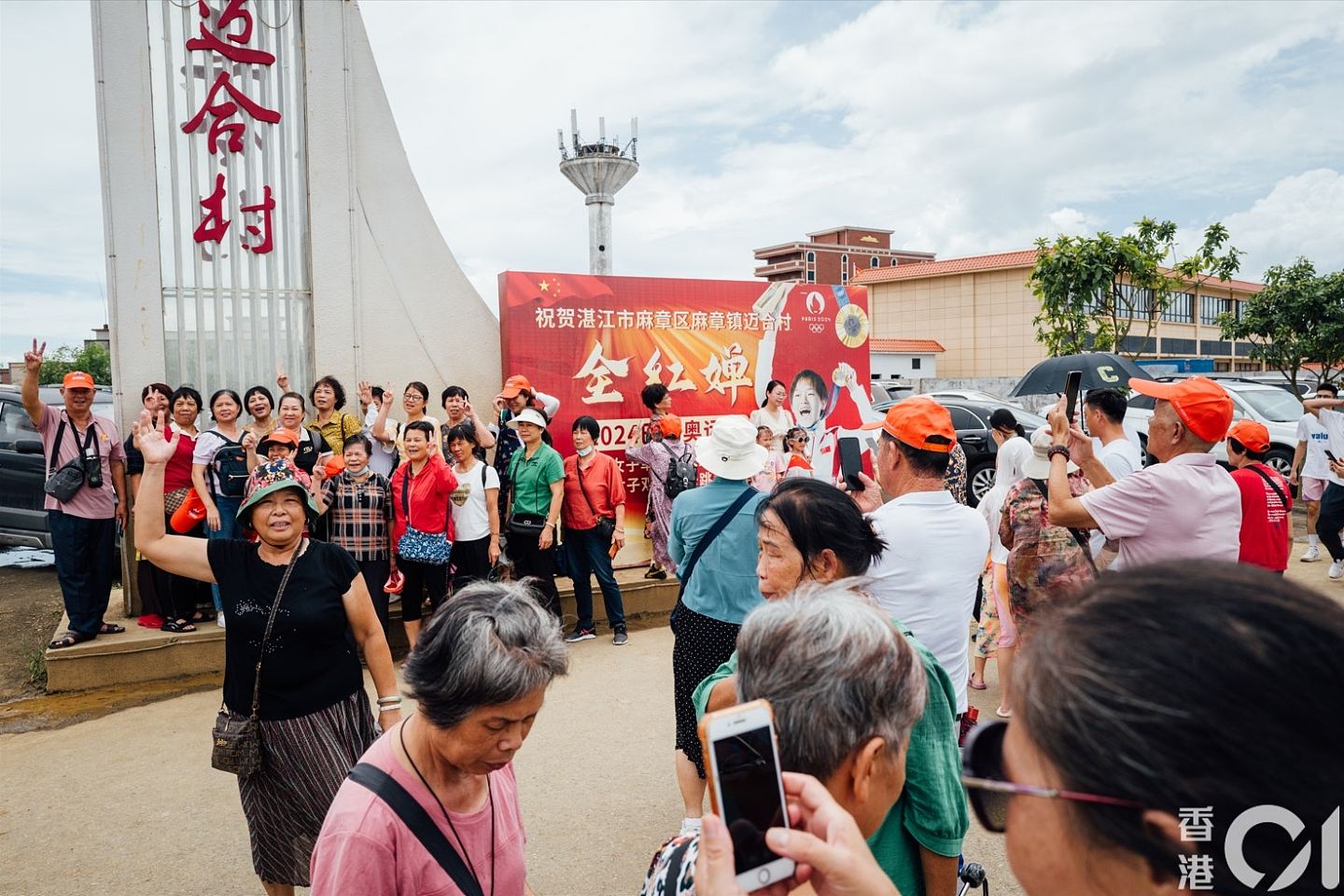 全红婵家遭围堵，民众无人机偷拍引公愤，村干部：劝阻无效会击落（组图） - 5