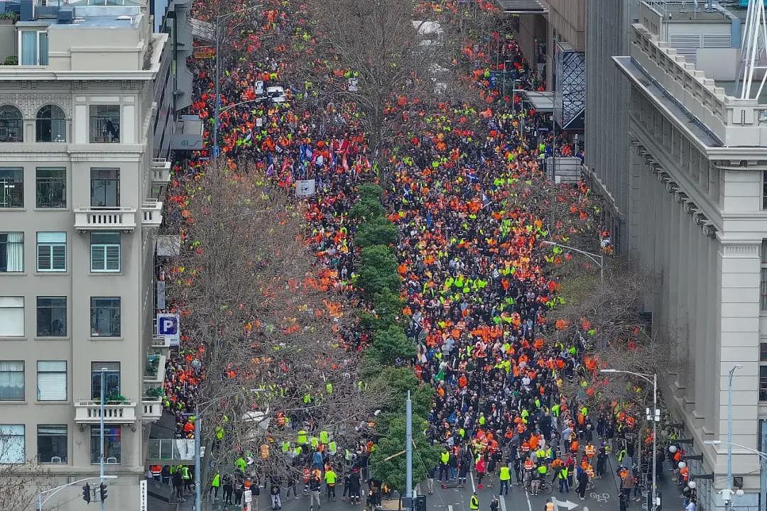 8万人愤怒攻占澳洲CBD！澳洲发旅行警告，极度危险，今天又乱套了...（组图） - 2