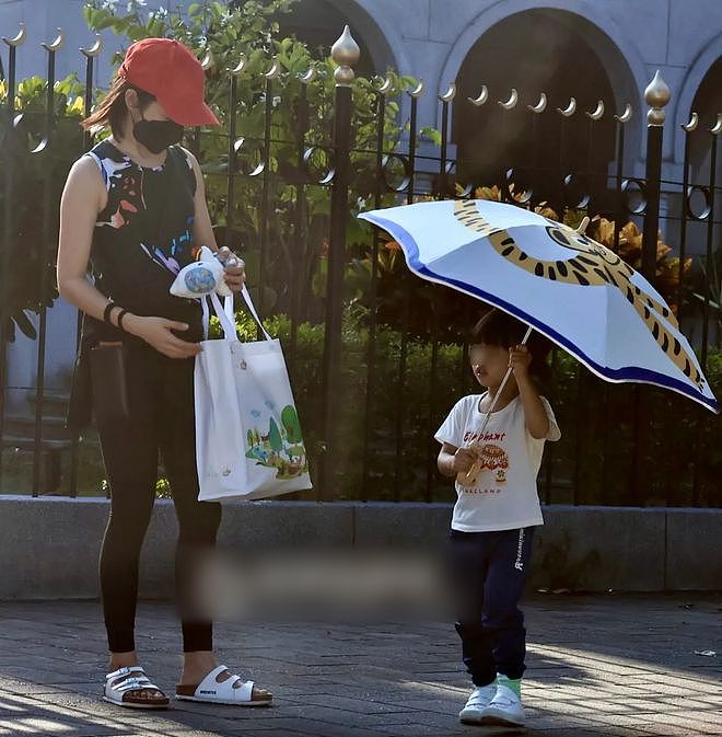 林依晨3岁女儿首曝光，她独自接娃操碎心，与丈夫长期分居情不变（组图） - 4