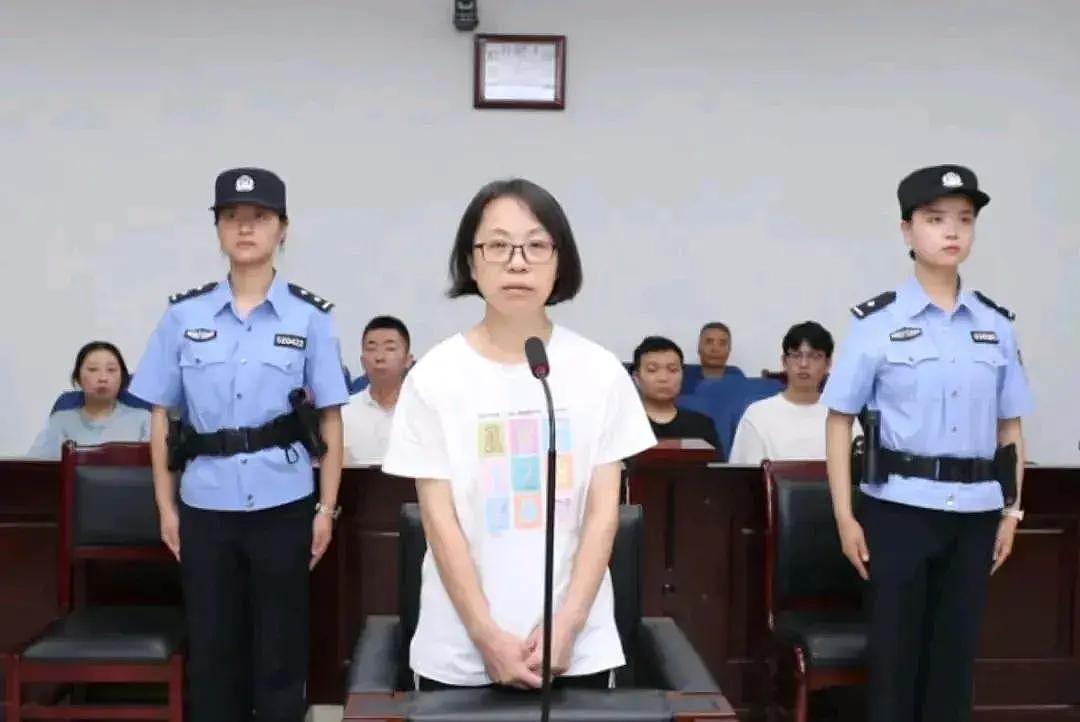 毁三观！58岁女老虎爆“床战58男下属”，认了收6000万人民币！判刑13年遭双开（组图） - 6