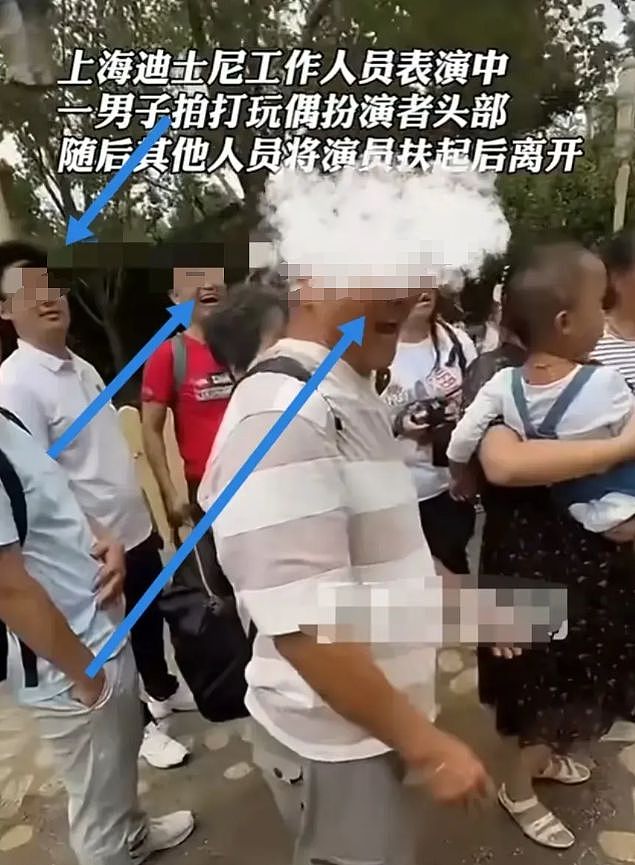 上海迪士尼人偶遭游客掌掴倒地！警方介入，网友怒了，迪士尼回应（视频/组图） - 6