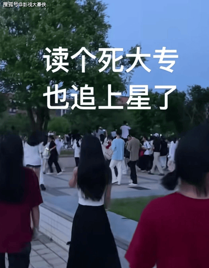 全红婵去堂嫂的工作单位玩，吃学生食堂引全校学生围观追星（组图） - 3