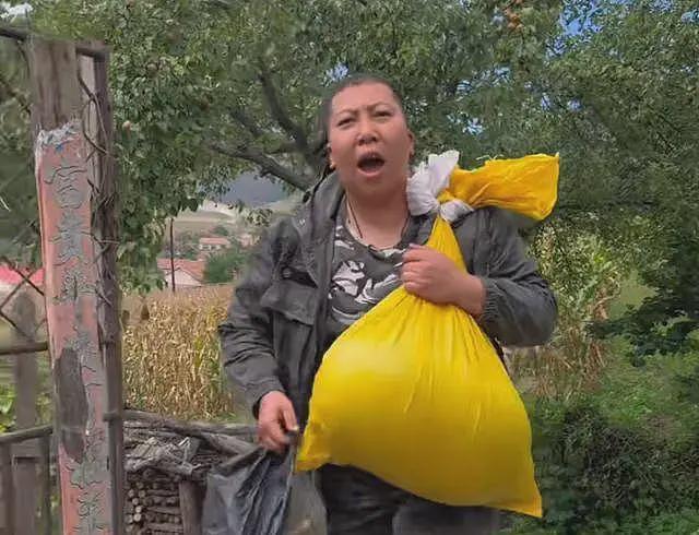 网红东北雨姐被质疑涉黑！殴打且非法拘禁维权人，脏话不绝于耳（组图） - 7