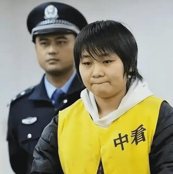 18岁女孩砍坏9把菜刀肢解父母，和尸块裸睡4天，称：帮他们解脱（组图） - 6