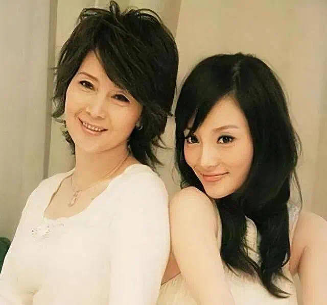 李小璐送甜馨进乐华？靠女儿圆自己女团梦，贾乃亮被惹怒再度争夺抚养权（组图） - 23