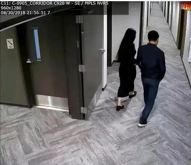 因刘强东事件走红的蒋娉婷开直播，已成了两个孩子的妈妈依旧性感（组图） - 5