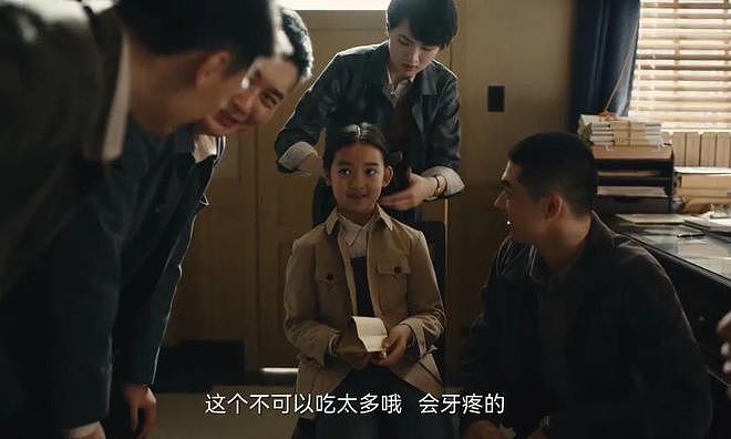 带女儿进组？聂远女儿参演《暗夜与黎明》，父女俩长得一模一样（组图） - 12