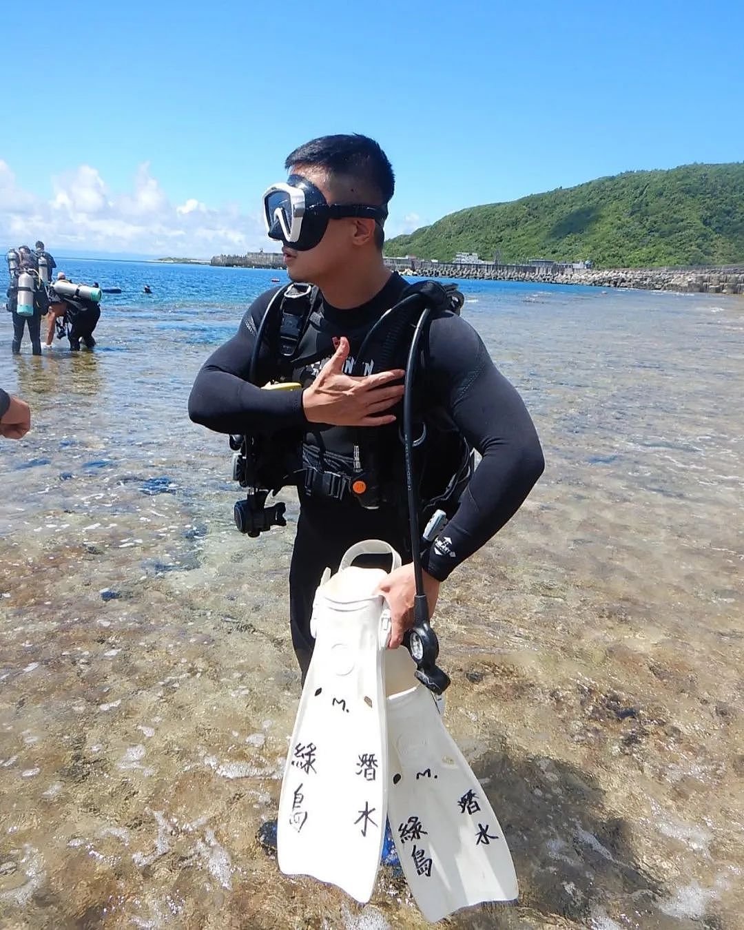 【帅哥】36岁原生鲜肉奶爸，流水圆润臂，这肥美身材还减什么肥啊（组图） - 17