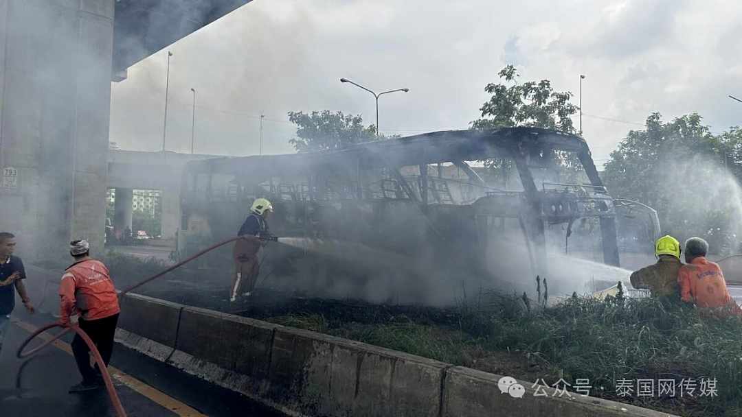 泰国哭了！一车孩子葬身火海，女总理崩溃落泪（组图） - 13